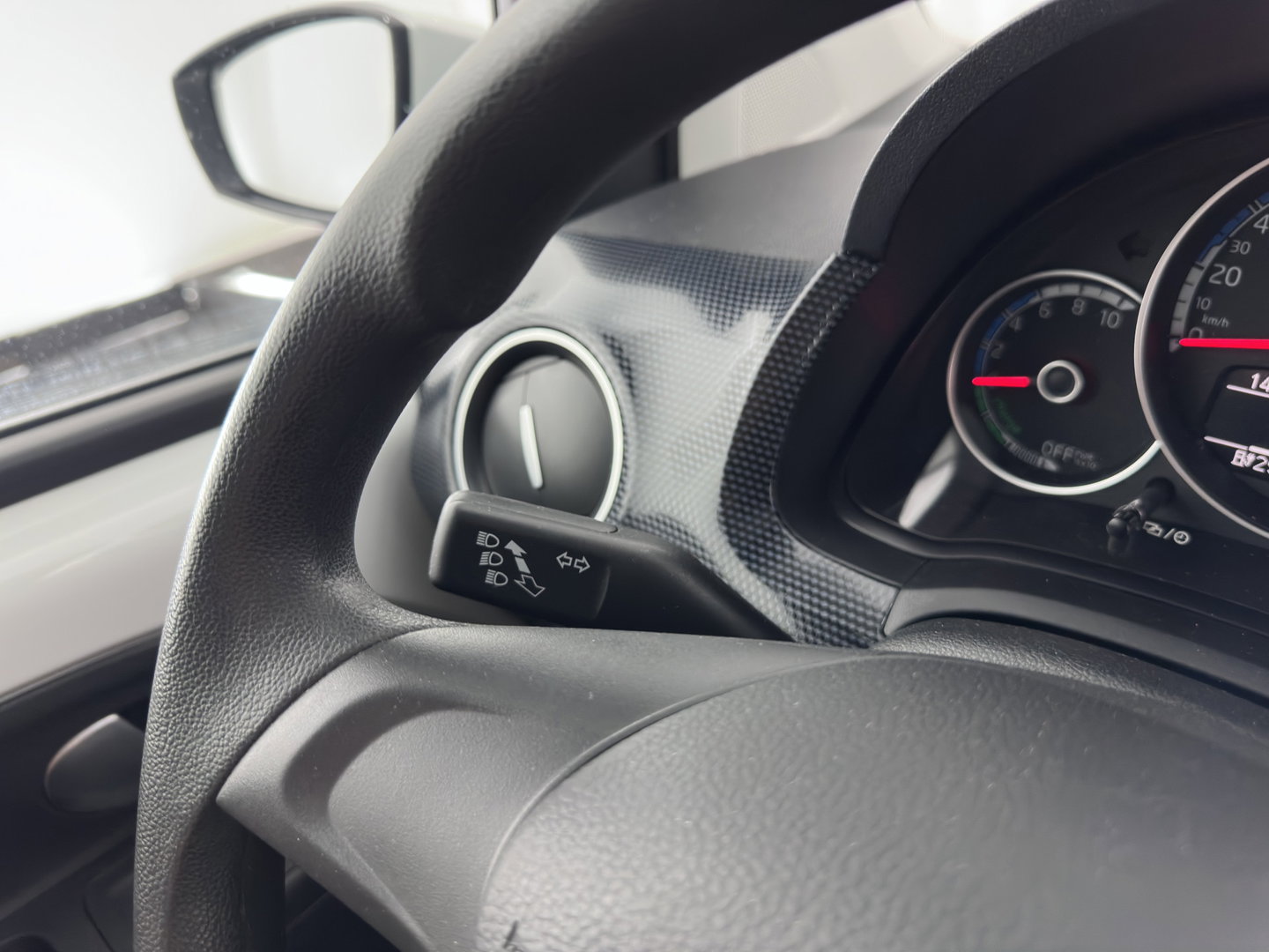 Volkswagen e-Up! {SoH-85%} e-up! Aut.*HEATED-COMFORTSEATS | CCS-FASTLOADER | RADIO | ECC | CARBON-INLAY | DAB *