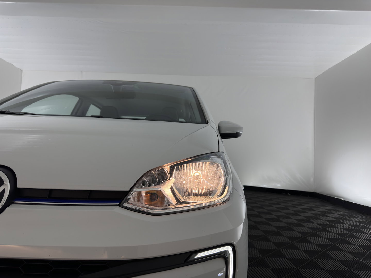 Volkswagen e-Up! {SoH-85%} e-up! Aut.*HEATED-COMFORTSEATS | CCS-FASTLOADER | RADIO | ECC | CARBON-INLAY | DAB *