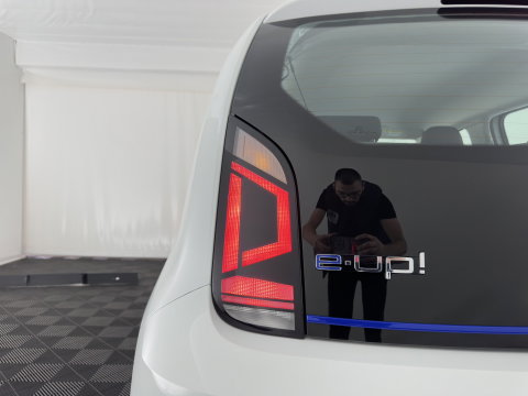 Volkswagen e-Up! {SoH-85%} e-up! Aut.*HEATED-COMFORTSEATS | CCS-FASTLOADER | RADIO | ECC | CARBON-INLAY | DAB *