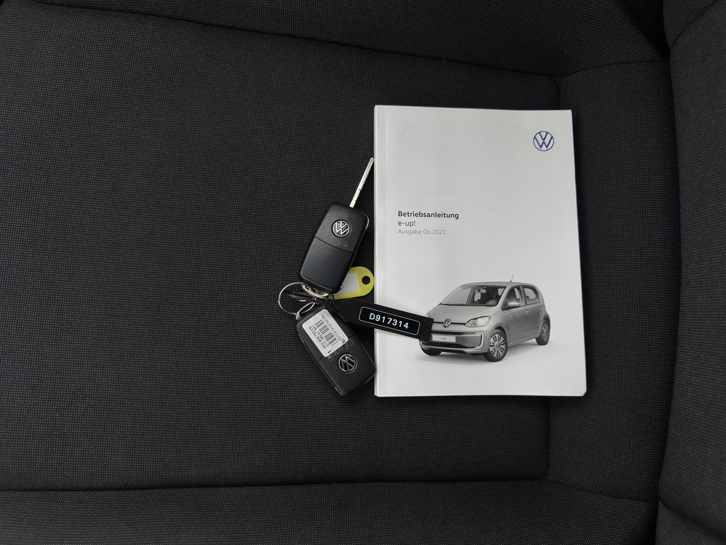 Volkswagen e-Up! {SoH-85%} e-up! Aut.*HEATED-COMFORTSEATS | CCS-FASTLOADER | RADIO | ECC | CARBON-INLAY | DAB *
