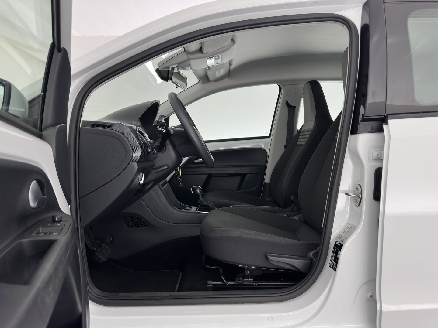 Volkswagen e-Up! {SoH-85%} e-up! Aut.*HEATED-COMFORTSEATS | CCS-FASTLOADER | RADIO | ECC | CARBON-INLAY | DAB *