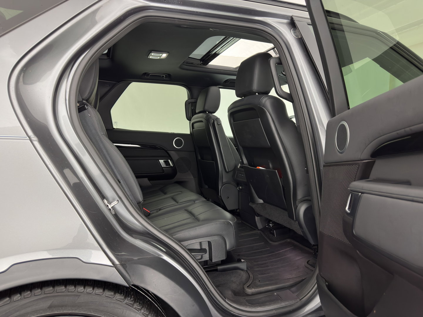 Land Rover Discovery 2.0 Td4 HSE Luxury *PANO | FULL-LED | LEATHER | KEYLESS | AIR-SUSPENSION | BLIND-SPOT | CAMERA | NAVI-FULLMAP | HEATED-COMFORTSEATS | PRIVACY-GLASS | SHIFT-PADDLES | ECC | CRUISE | 22''ALU*