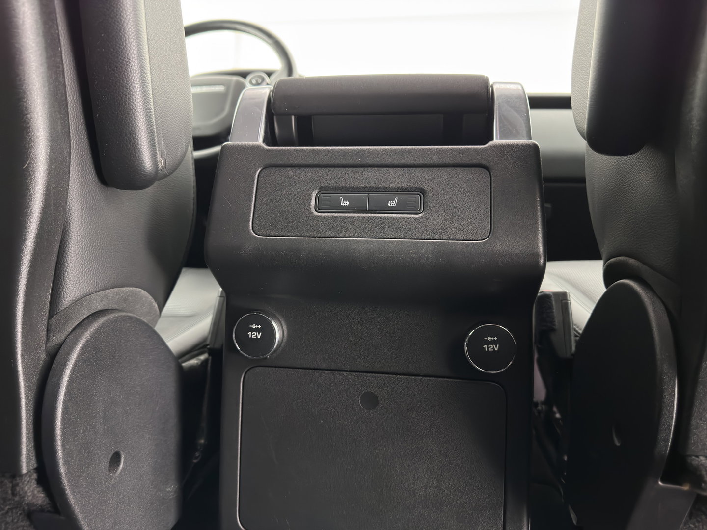 Land Rover Discovery 2.0 Td4 HSE Luxury *PANO | FULL-LED | LEATHER | KEYLESS | AIR-SUSPENSION | BLIND-SPOT | CAMERA | NAVI-FULLMAP | HEATED-COMFORTSEATS | PRIVACY-GLASS | SHIFT-PADDLES | ECC | CRUISE | 22''ALU*