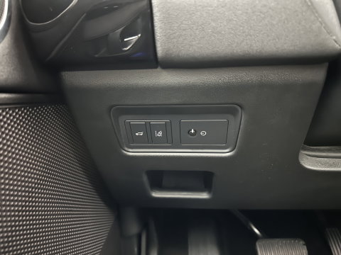 Land Rover Discovery 2.0 Td4 HSE Luxury *PANO | FULL-LED | LEATHER | KEYLESS | AIR-SUSPENSION | BLIND-SPOT | CAMERA | NAVI-FULLMAP | HEATED-COMFORTSEATS | PRIVACY-GLASS | SHIFT-PADDLES | ECC | CRUISE | 22''ALU*