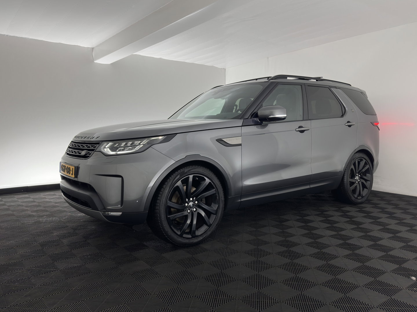 Land Rover Discovery 2.0 Td4 HSE Luxury *PANO | FULL-LED | LEATHER | KEYLESS | AIR-SUSPENSION | BLIND-SPOT | CAMERA | NAVI-FULLMAP | HEATED-COMFORTSEATS | PRIVACY-GLASS | SHIFT-PADDLES | ECC | CRUISE | 22''ALU*