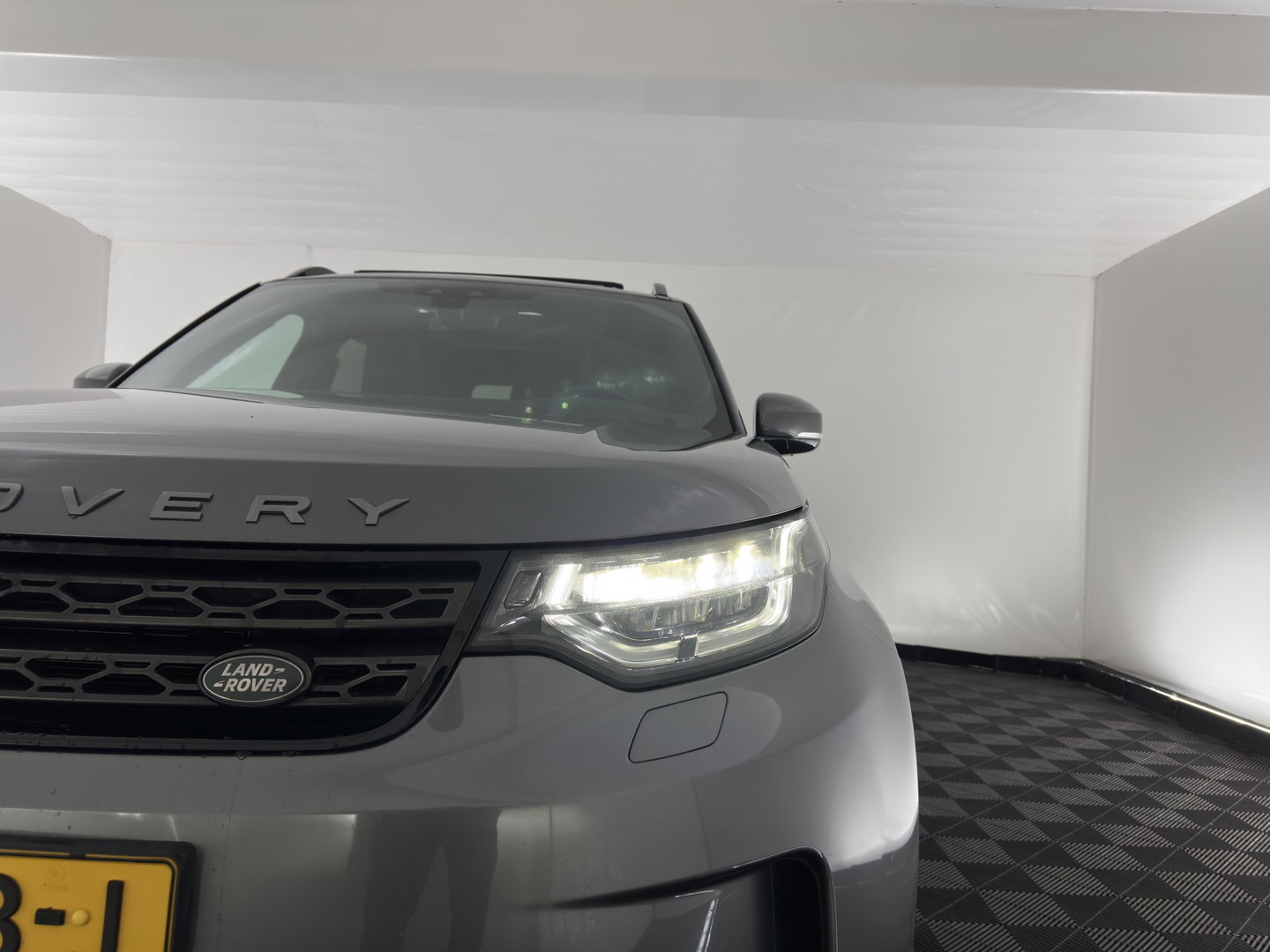 Land Rover Discovery 2.0 Td4 HSE Luxury *PANO | FULL-LED | LEATHER | KEYLESS | AIR-SUSPENSION | BLIND-SPOT | CAMERA | NAVI-FULLMAP | HEATED-COMFORTSEATS | PRIVACY-GLASS | SHIFT-PADDLES | ECC | CRUISE | 22''ALU*