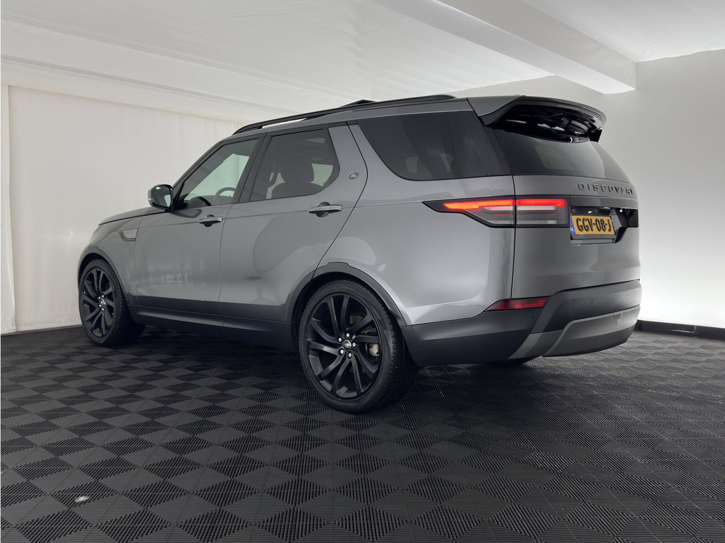 Land Rover Discovery 2.0 Td4 HSE Luxury *PANO | FULL-LED | LEATHER | KEYLESS | AIR-SUSPENSION | BLIND-SPOT | CAMERA | NAVI-FULLMAP | HEATED-COMFORTSEATS | PRIVACY-GLASS | SHIFT-PADDLES | ECC | CRUISE | 22''ALU*