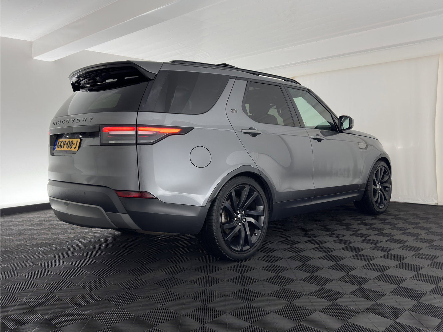 Land Rover Discovery 2.0 Td4 HSE Luxury *PANO | FULL-LED | LEATHER | KEYLESS | AIR-SUSPENSION | BLIND-SPOT | CAMERA | NAVI-FULLMAP | HEATED-COMFORTSEATS | PRIVACY-GLASS | SHIFT-PADDLES | ECC | CRUISE | 22''ALU*