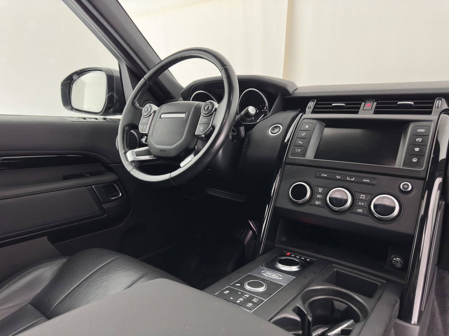 Land Rover Discovery 2.0 Td4 HSE Luxury *PANO | FULL-LED | LEATHER | KEYLESS | AIR-SUSPENSION | BLIND-SPOT | CAMERA | NAVI-FULLMAP | HEATED-COMFORTSEATS | PRIVACY-GLASS | SHIFT-PADDLES | ECC | CRUISE | 22''ALU*