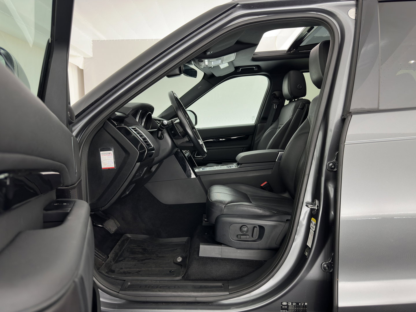 Land Rover Discovery 2.0 Td4 HSE Luxury *PANO | FULL-LED | LEATHER | KEYLESS | AIR-SUSPENSION | BLIND-SPOT | CAMERA | NAVI-FULLMAP | HEATED-COMFORTSEATS | PRIVACY-GLASS | SHIFT-PADDLES | ECC | CRUISE | 22''ALU*