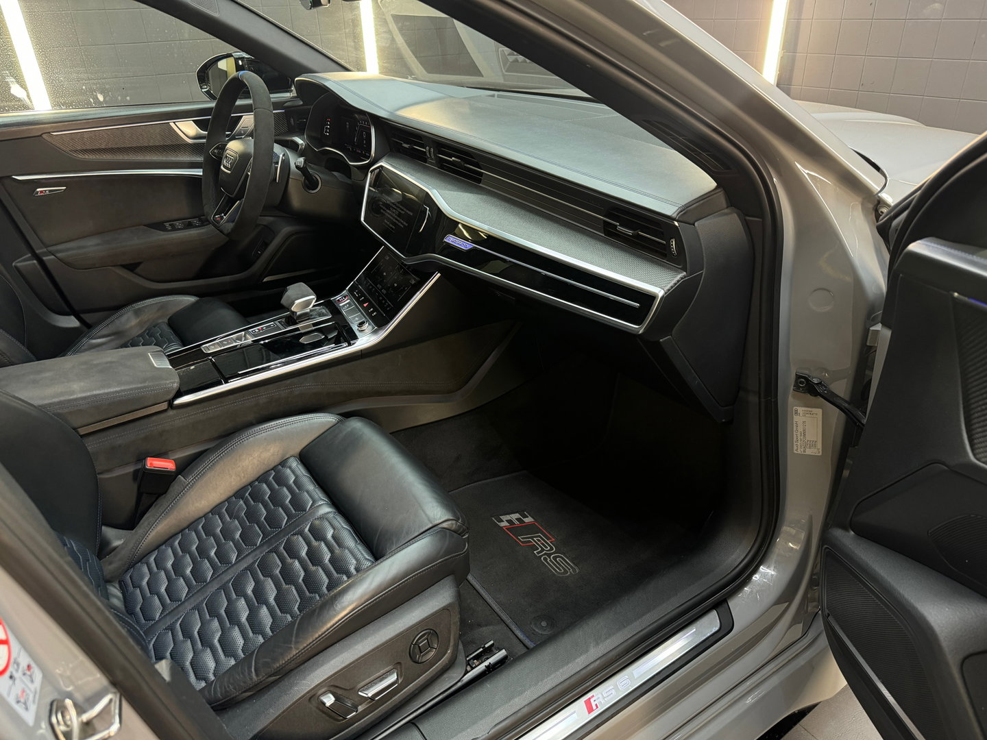 Audi RS6 4.0 TFSI 25Years Quattro Pano|Ceramic|HuD|B&O|Carbon|Memory