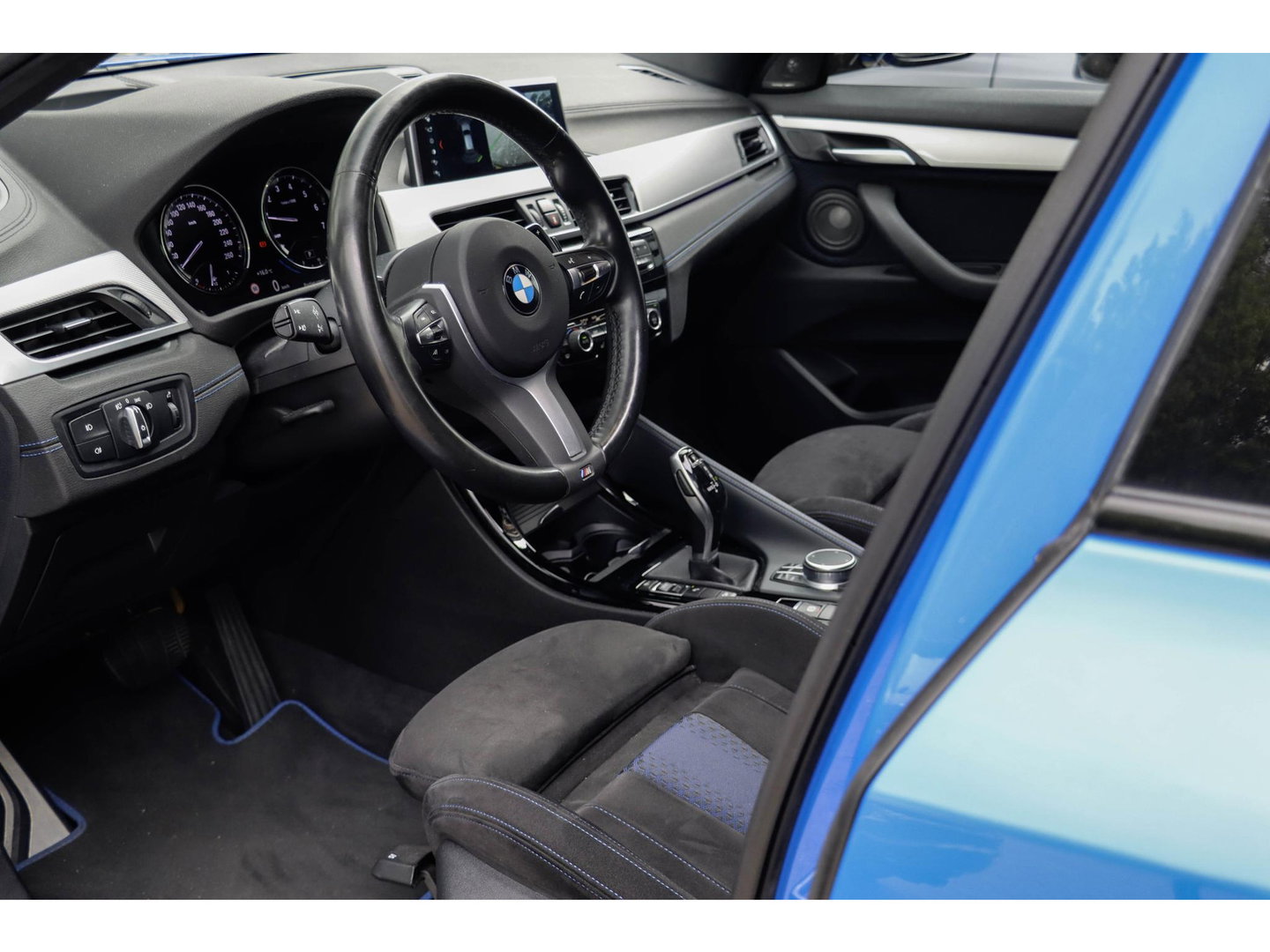 BMW X2 M35i High Executive Panoramadak | Harman Kardon | Sportstoelen | Misano Blue