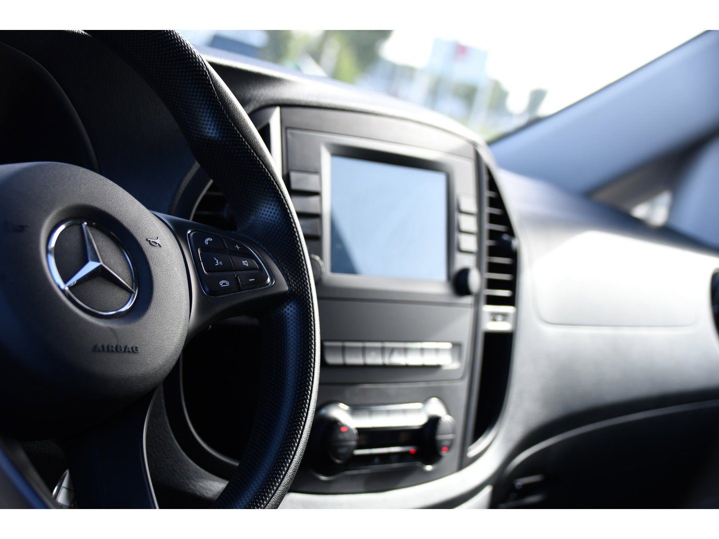 Mercedes-Benz Vito 116 CDI L2 PB Edition Camera, Cruise, Carplay, LED, Clima, 164pk, Multimedia, Trekhaak, Automaat, Uniek!