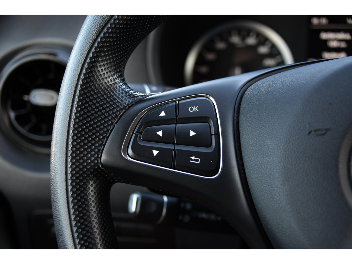 Mercedes-Benz Vito 116 CDI L2 PB Edition Camera, Cruise, Carplay, LED, Clima, 164pk, Multimedia, Trekhaak, Automaat, Uniek!