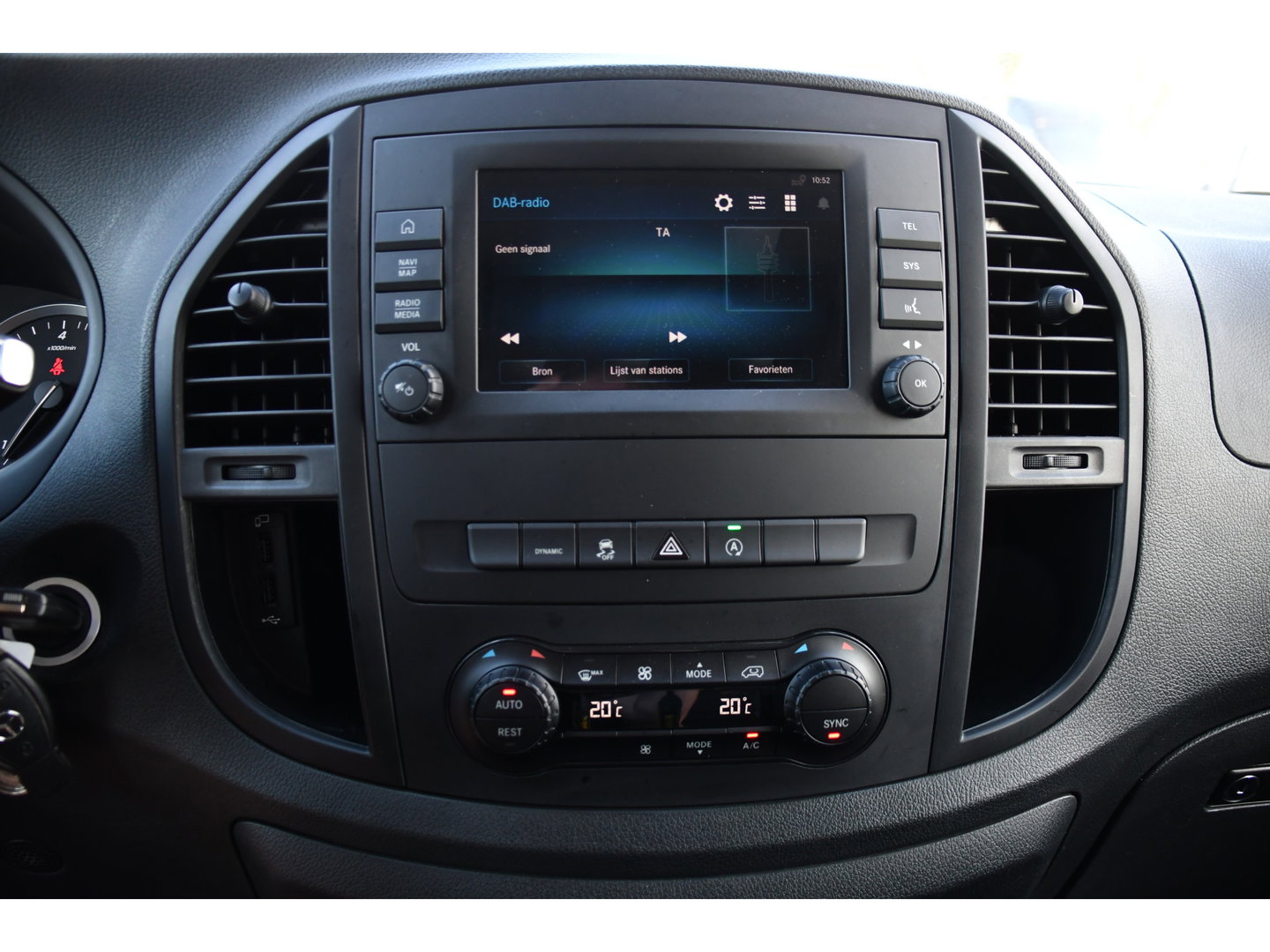 Mercedes-Benz Vito 116 CDI L2 PB Edition Camera, Cruise, Carplay, LED, Clima, 164pk, Multimedia, Trekhaak, Automaat, Uniek!