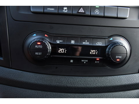 Mercedes-Benz Vito 116 CDI L2 PB Edition Camera, Cruise, Carplay, LED, Clima, 164pk, Multimedia, Trekhaak, Automaat, Uniek!