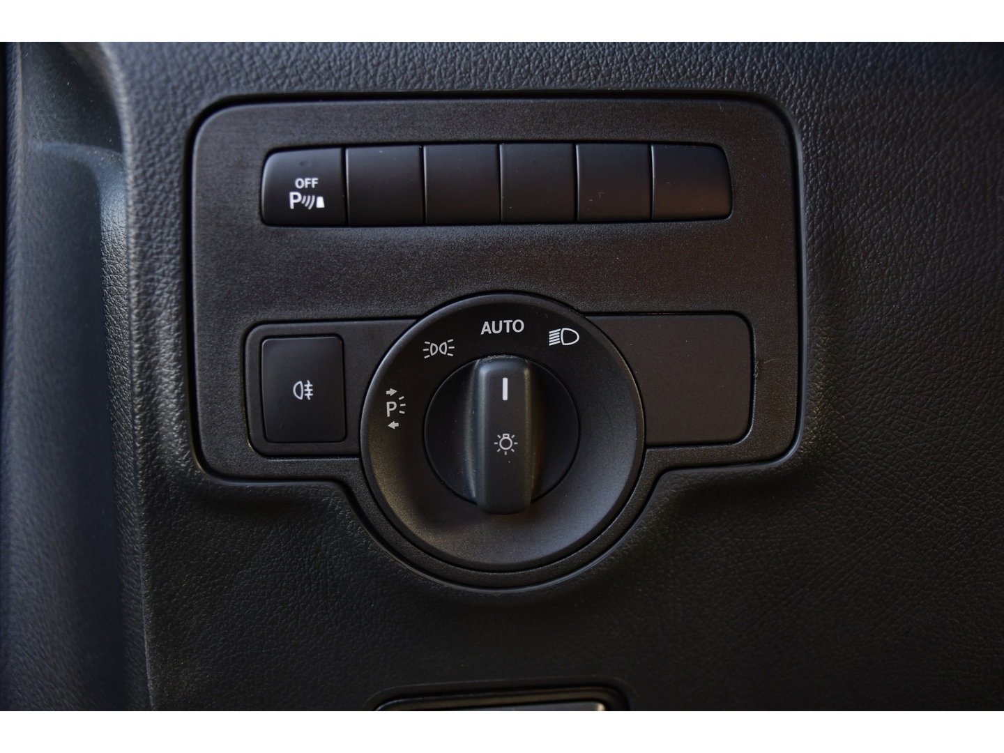 Mercedes-Benz Vito 116 CDI L2 PB Edition Camera, Cruise, Carplay, LED, Clima, 164pk, Multimedia, Trekhaak, Automaat, Uniek!