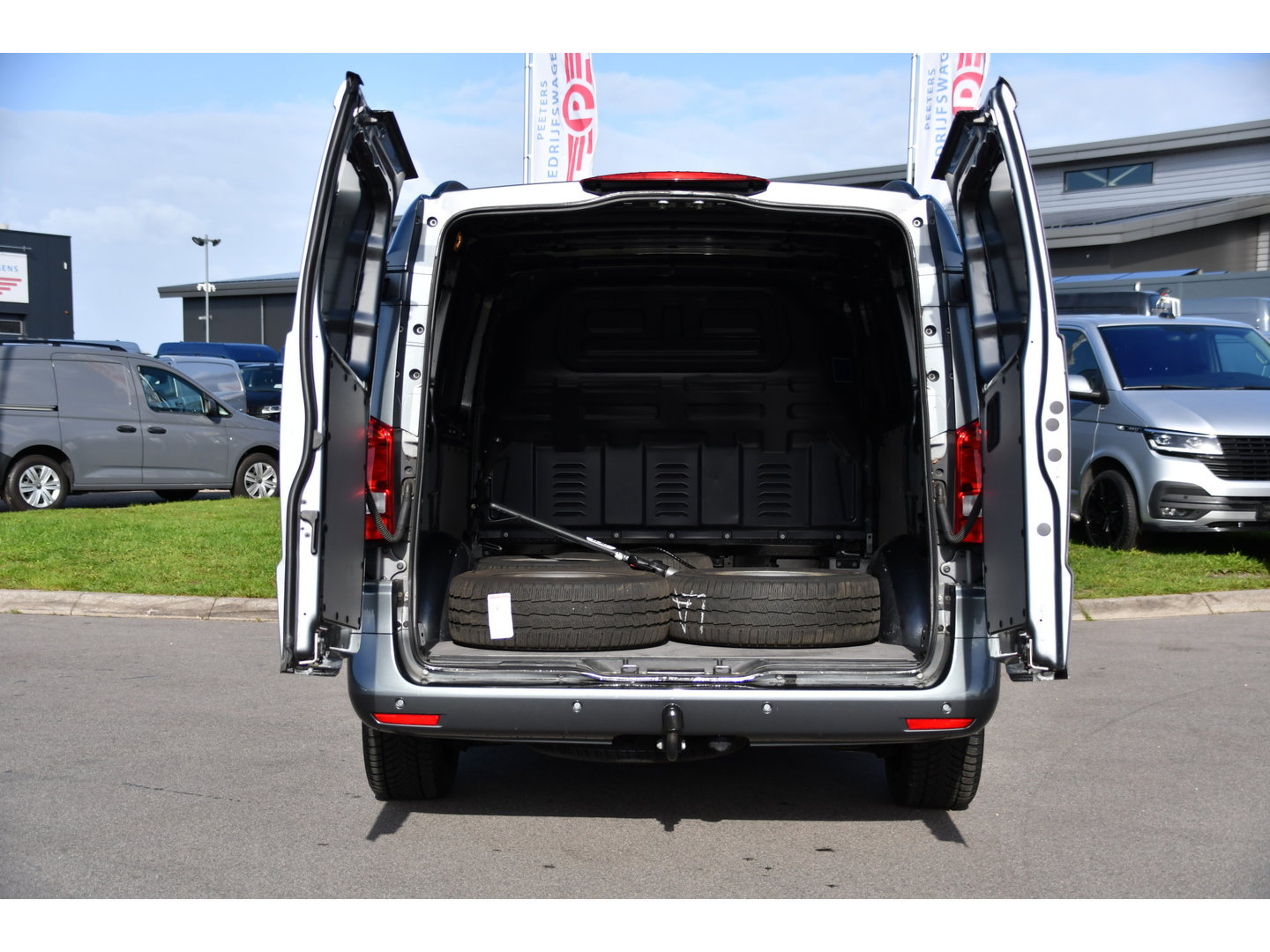Mercedes-Benz Vito 116 CDI L2 PB Edition Camera, Cruise, Carplay, LED, Clima, 164pk, Multimedia, Trekhaak, Automaat, Uniek!