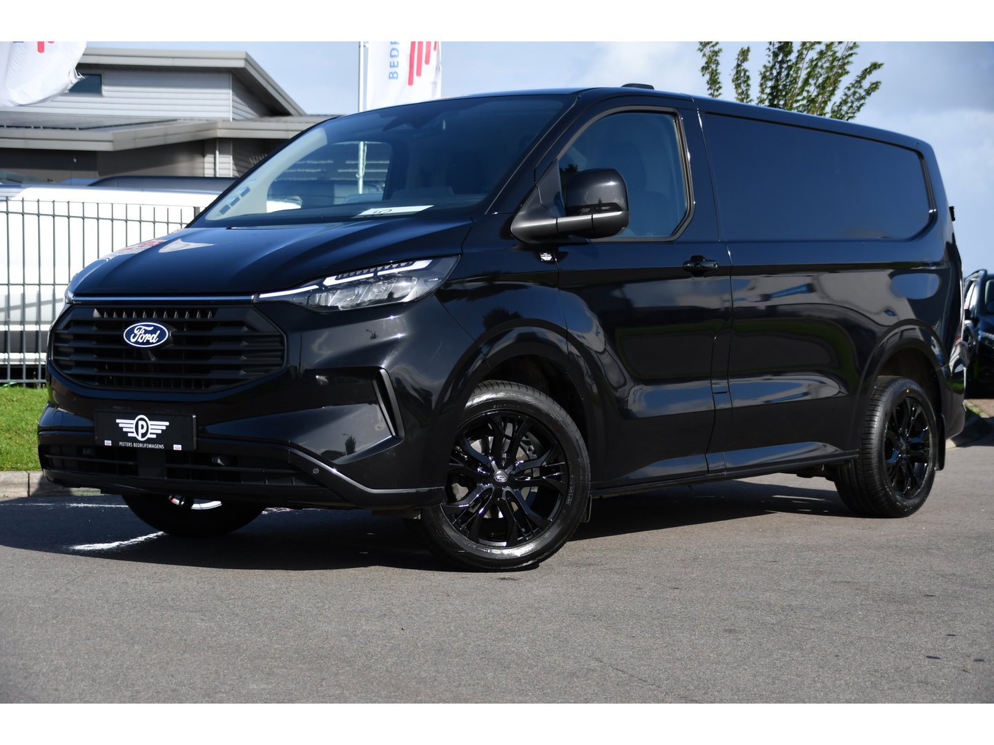 Ford Transit Custom 300 2.0 TDCI L1H1 Limited Black Edition Camera, Cruise, Carplay, LED, Stoelverwarming , 150pk, Sensoren, Trekhaak, Multimedia, Uniek!