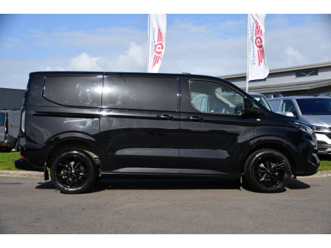 Ford Transit Custom 300 2.0 TDCI L1H1 Limited Black Edition Camera, Cruise, Carplay, LED, Stoelverwarming , 150pk, Sensoren, Trekhaak, Multimedia, Uniek!