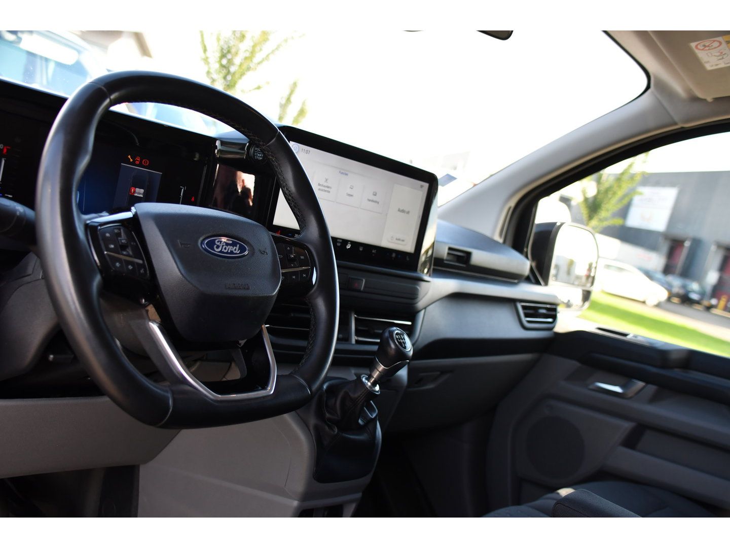Ford Transit Custom 300 2.0 TDCI L1H1 Limited Black Edition Camera, Cruise, Carplay, LED, Stoelverwarming , 150pk, Sensoren, Trekhaak, Multimedia, Uniek!