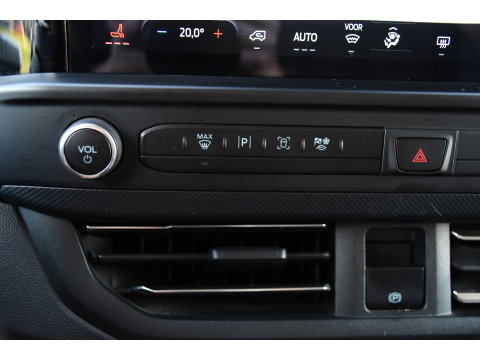 Ford Transit Custom 300 2.0 TDCI L1H1 Limited Black Edition Camera, Cruise, Carplay, LED, Stoelverwarming , 150pk, Sensoren, Trekhaak, Multimedia, Uniek!
