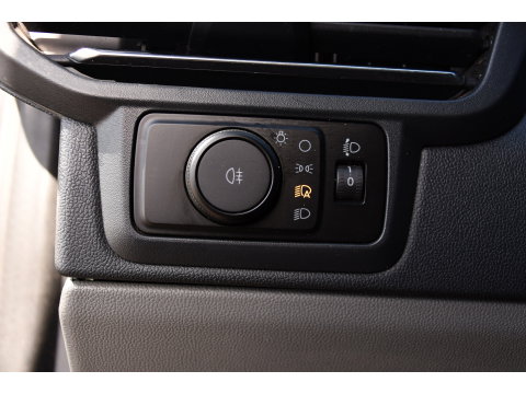 Ford Transit Custom 300 2.0 TDCI L1H1 Limited Black Edition Camera, Cruise, Carplay, LED, Stoelverwarming , 150pk, Sensoren, Trekhaak, Multimedia, Uniek!