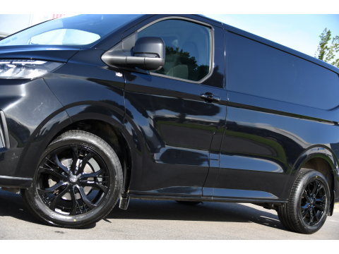 Ford Transit Custom 300 2.0 TDCI L1H1 Limited Black Edition Camera, Cruise, Carplay, LED, Stoelverwarming , 150pk, Sensoren, Trekhaak, Multimedia, Uniek!