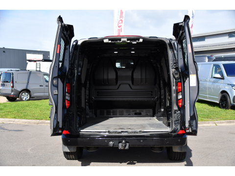 Ford Transit Custom 300 2.0 TDCI L1H1 Limited Black Edition Camera, Cruise, Carplay, LED, Stoelverwarming , 150pk, Sensoren, Trekhaak, Multimedia, Uniek!