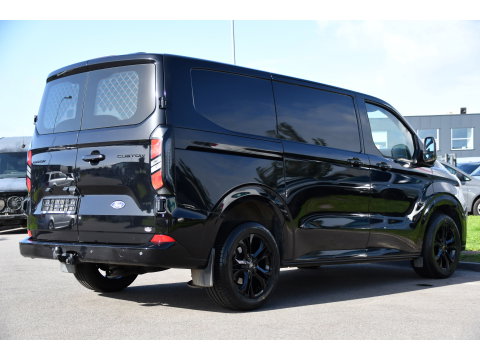 Ford Transit Custom 300 2.0 TDCI L1H1 Limited Black Edition Camera, Cruise, Carplay, LED, Stoelverwarming , 150pk, Sensoren, Trekhaak, Multimedia, Uniek!