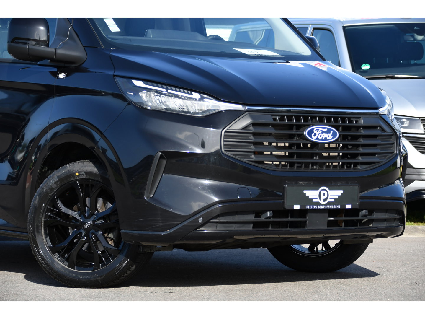 Ford Transit Custom 300 2.0 TDCI L1H1 Limited Black Edition Camera, Cruise, Carplay, LED, Stoelverwarming , 150pk, Sensoren, Trekhaak, Multimedia, Uniek!