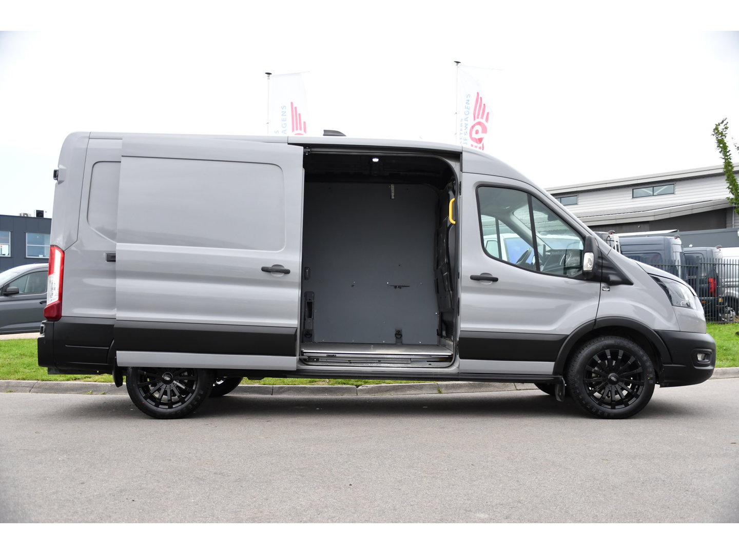 Ford Transit 350 2.0 TDCI L3H2 Raptor Edition FACELIFT! Virtual, 360 Camera, Carplay, Adaptieve Cruise, Stoelverwarming, Stuur verwarming, 165pk, automaat, Trekhaak, Uniek!