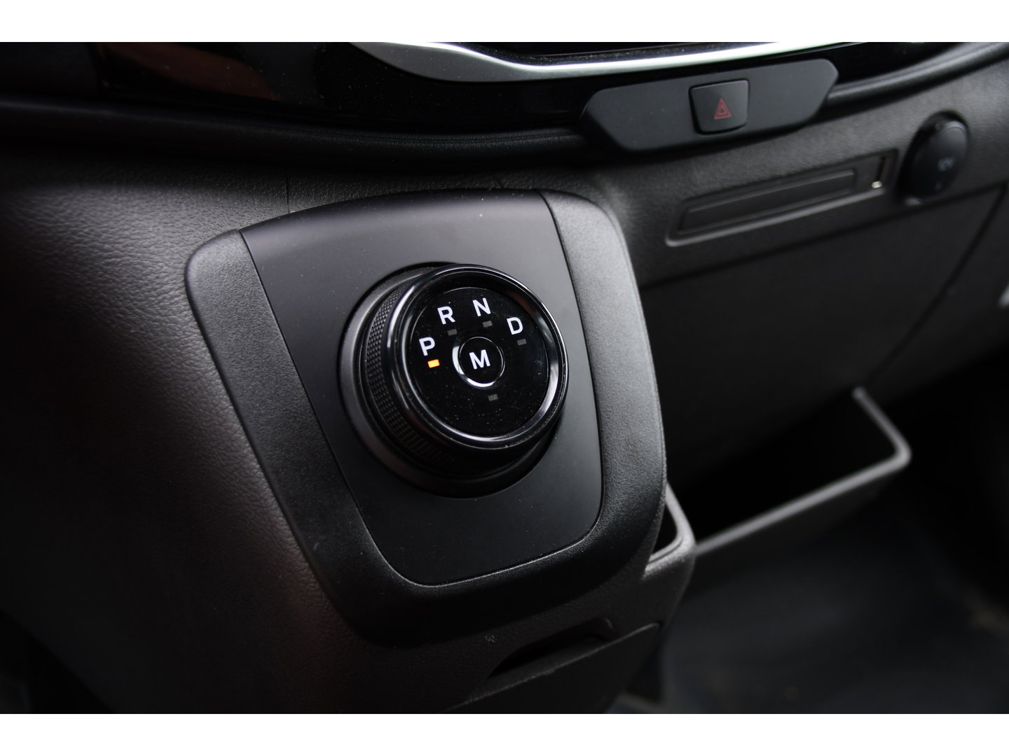 Ford Transit 350 2.0 TDCI L3H2 Raptor Edition FACELIFT! Virtual, 360 Camera, Carplay, Adaptieve Cruise, Stoelverwarming, Stuur verwarming, 165pk, automaat, Trekhaak, Uniek!