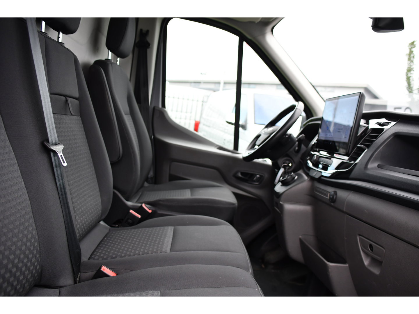Ford Transit 350 2.0 TDCI L3H2 Raptor Edition FACELIFT! Virtual, 360 Camera, Carplay, Adaptieve Cruise, Stoelverwarming, Stuur verwarming, 165pk, automaat, Trekhaak, Uniek!