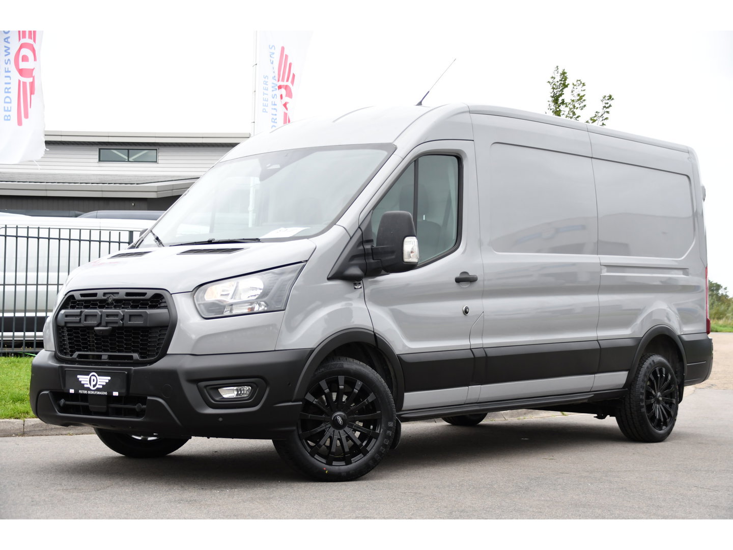 Ford Transit 350 2.0 TDCI L3H2 Raptor Edition FACELIFT! Virtual, 360 Camera, Carplay, Adaptieve Cruise, Stoelverwarming, Stuur verwarming, 165pk, automaat, Trekhaak, Uniek!