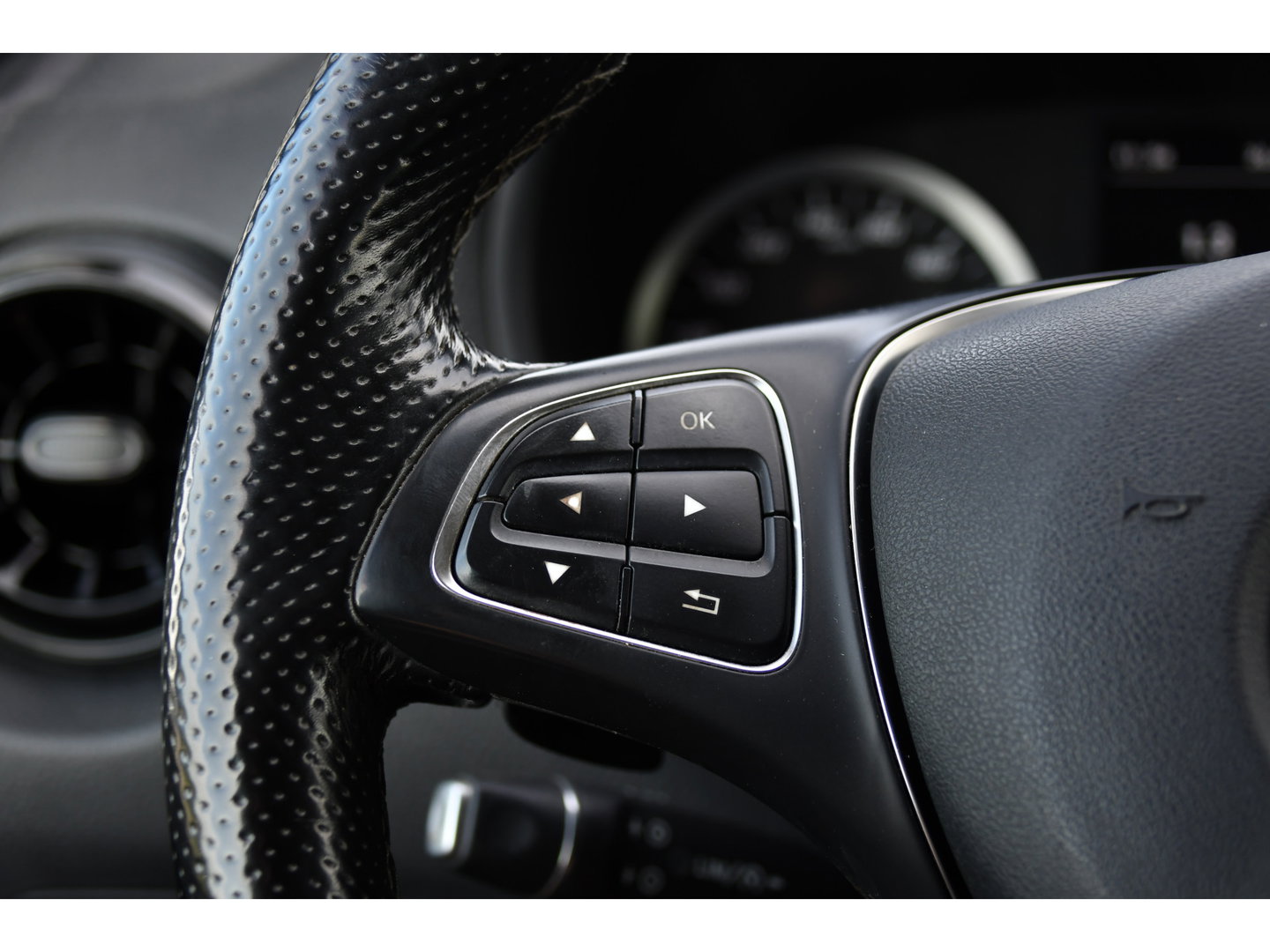 Mercedes-Benz Vito 116 CDI L2 Black Edition Camera, Cruise, Carplay, LED, 164pk, Stoelverwarming, Standkachel, Automaat, Multimedia, Uniek!