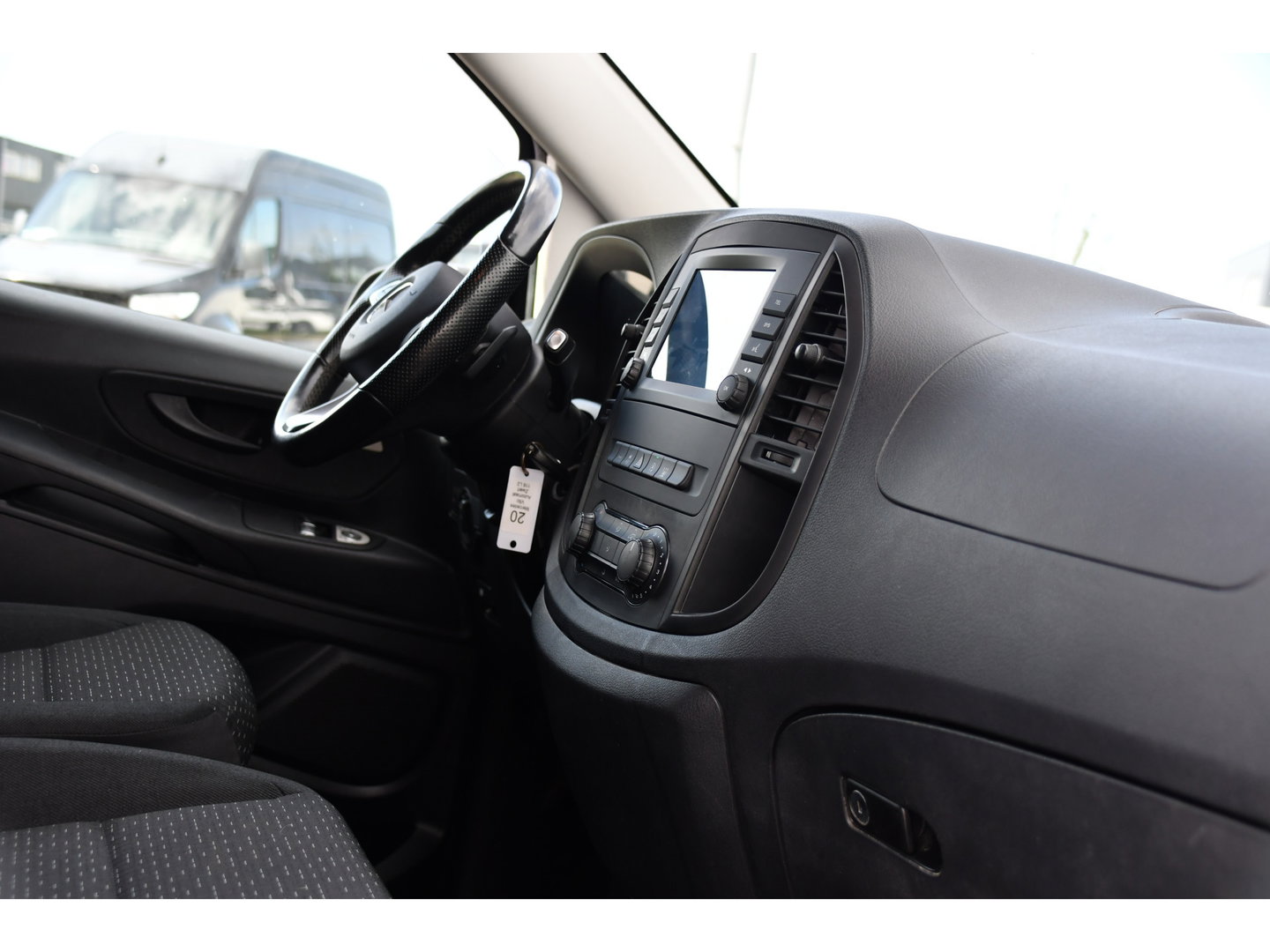 Mercedes-Benz Vito 116 CDI L2 Black Edition Camera, Cruise, Carplay, LED, 164pk, Stoelverwarming, Standkachel, Automaat, Multimedia, Uniek!