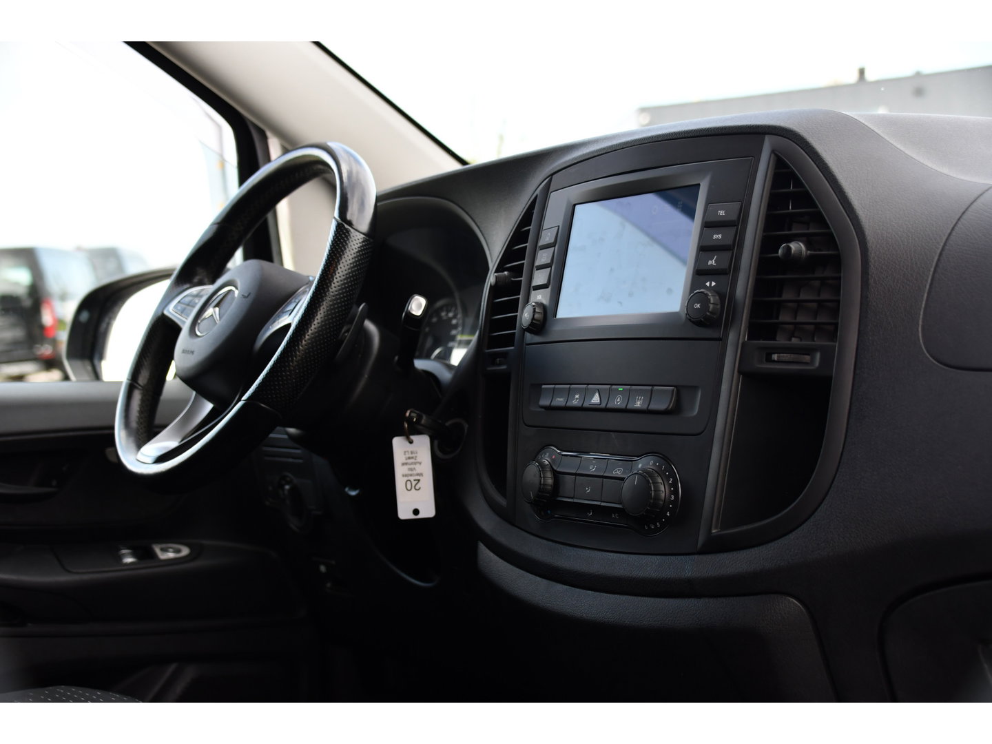 Mercedes-Benz Vito 116 CDI L2 Black Edition Camera, Cruise, Carplay, LED, 164pk, Stoelverwarming, Standkachel, Automaat, Multimedia, Uniek!