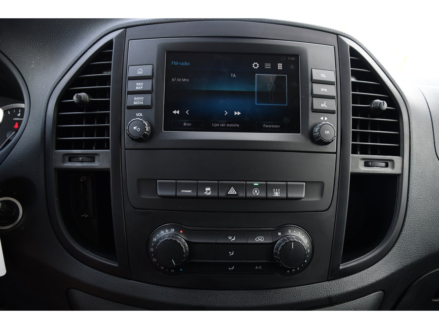 Mercedes-Benz Vito 116 CDI L2 Black Edition Camera, Cruise, Carplay, LED, 164pk, Stoelverwarming, Standkachel, Automaat, Multimedia, Uniek!