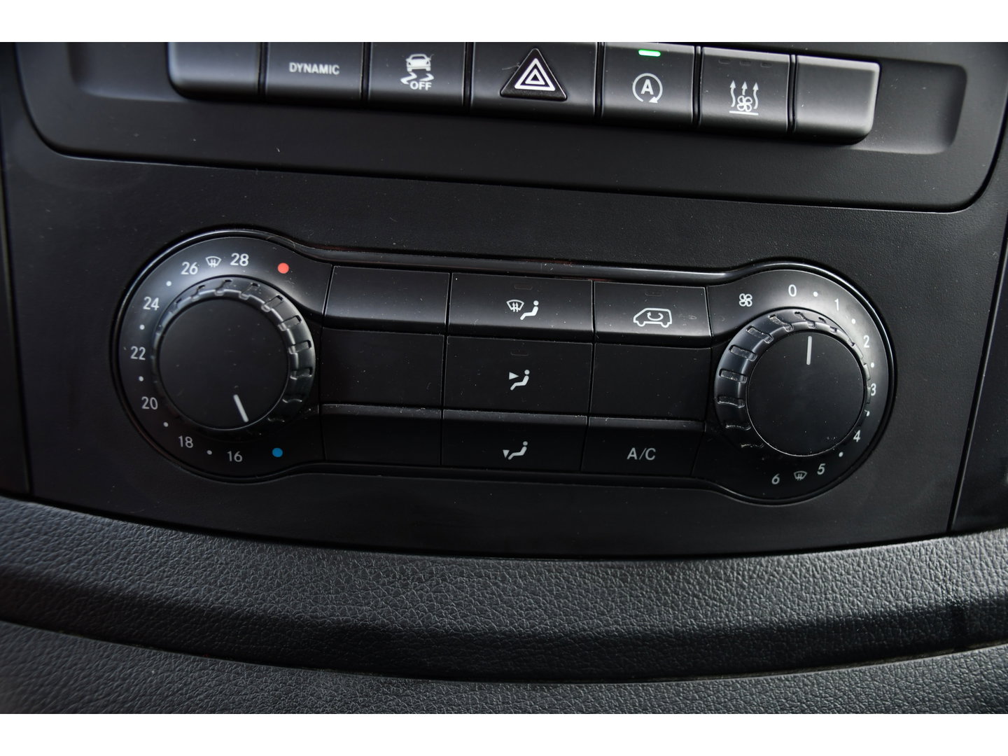 Mercedes-Benz Vito 116 CDI L2 Black Edition Camera, Cruise, Carplay, LED, 164pk, Stoelverwarming, Standkachel, Automaat, Multimedia, Uniek!