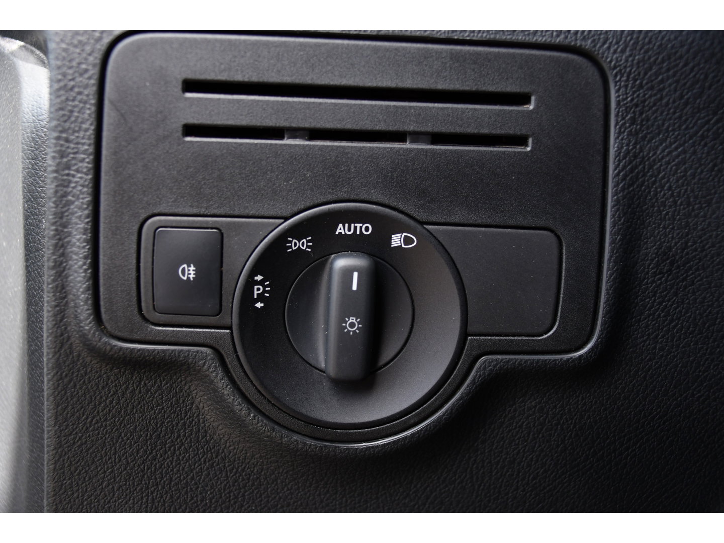 Mercedes-Benz Vito 116 CDI L2 Black Edition Camera, Cruise, Carplay, LED, 164pk, Stoelverwarming, Standkachel, Automaat, Multimedia, Uniek!