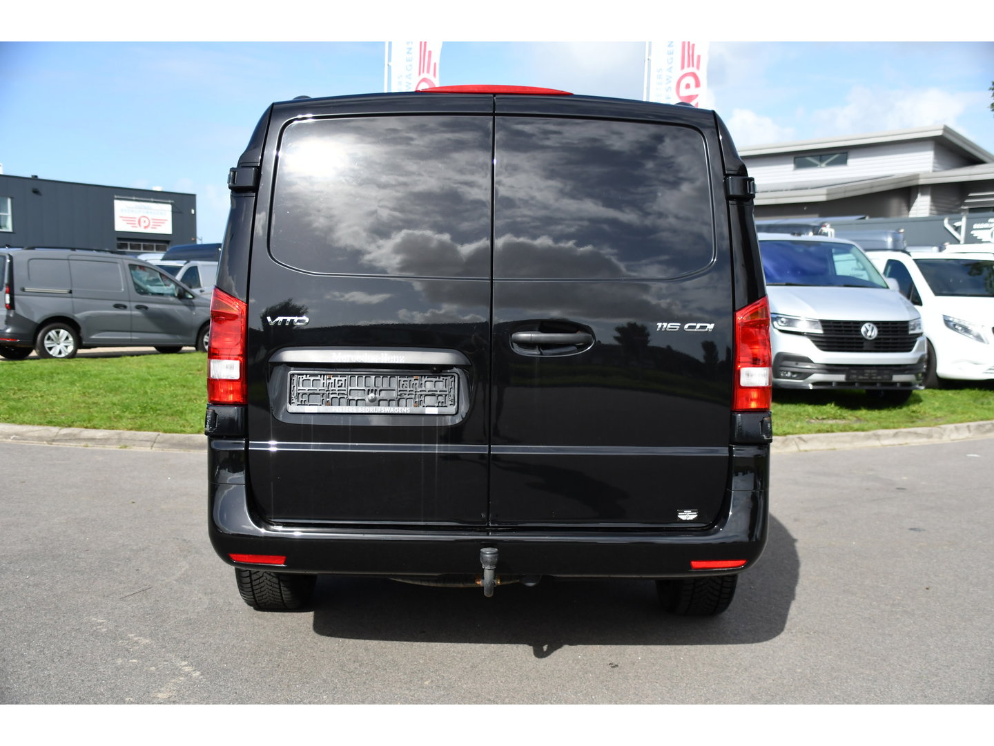 Mercedes-Benz Vito 116 CDI L2 Black Edition Camera, Cruise, Carplay, LED, 164pk, Stoelverwarming, Standkachel, Automaat, Multimedia, Uniek!