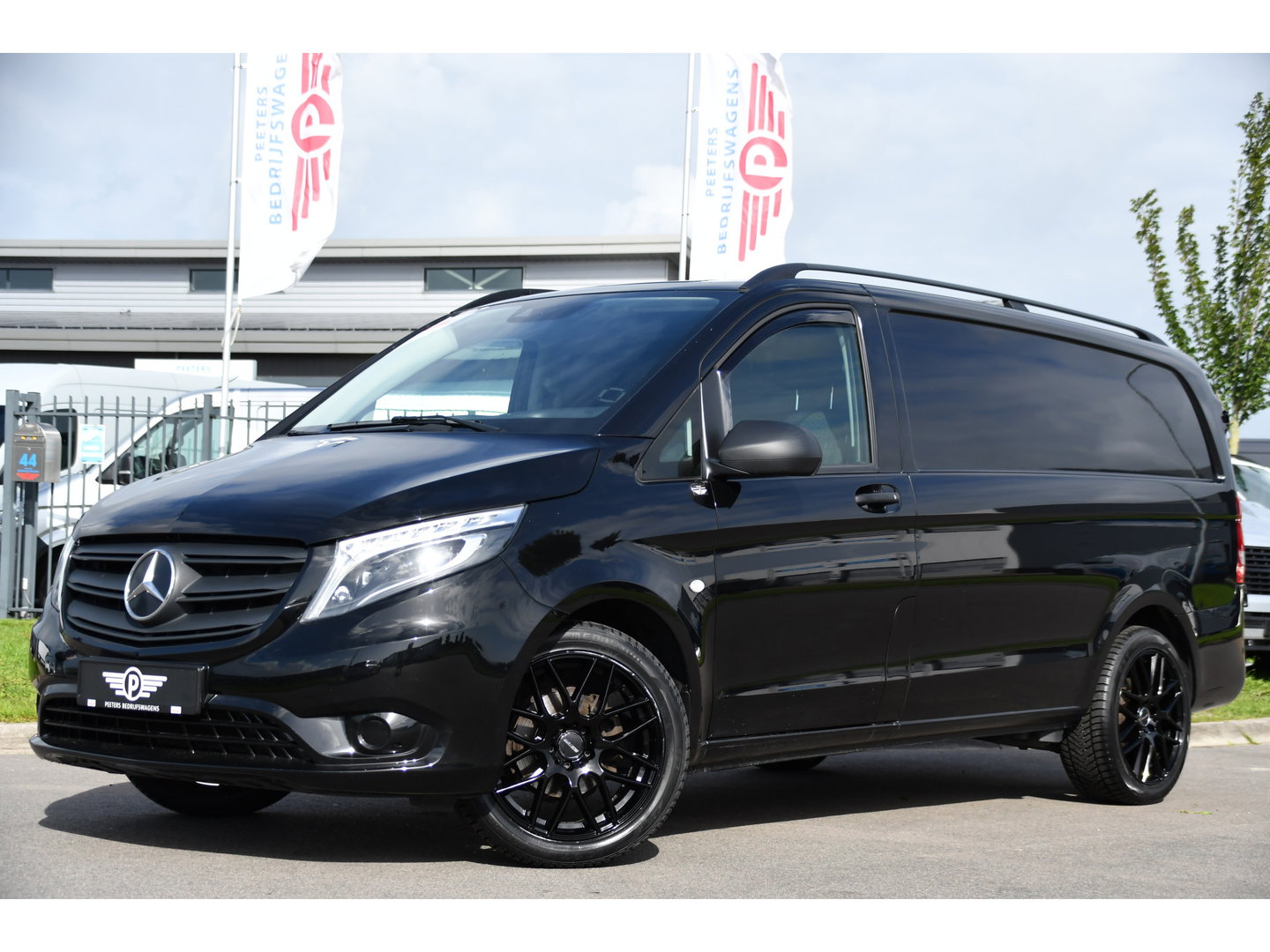 Mercedes-Benz Vito 116 CDI L2 Black Edition Camera, Cruise, Carplay, LED, 164pk, Stoelverwarming, Standkachel, Automaat, Multimedia, Uniek!