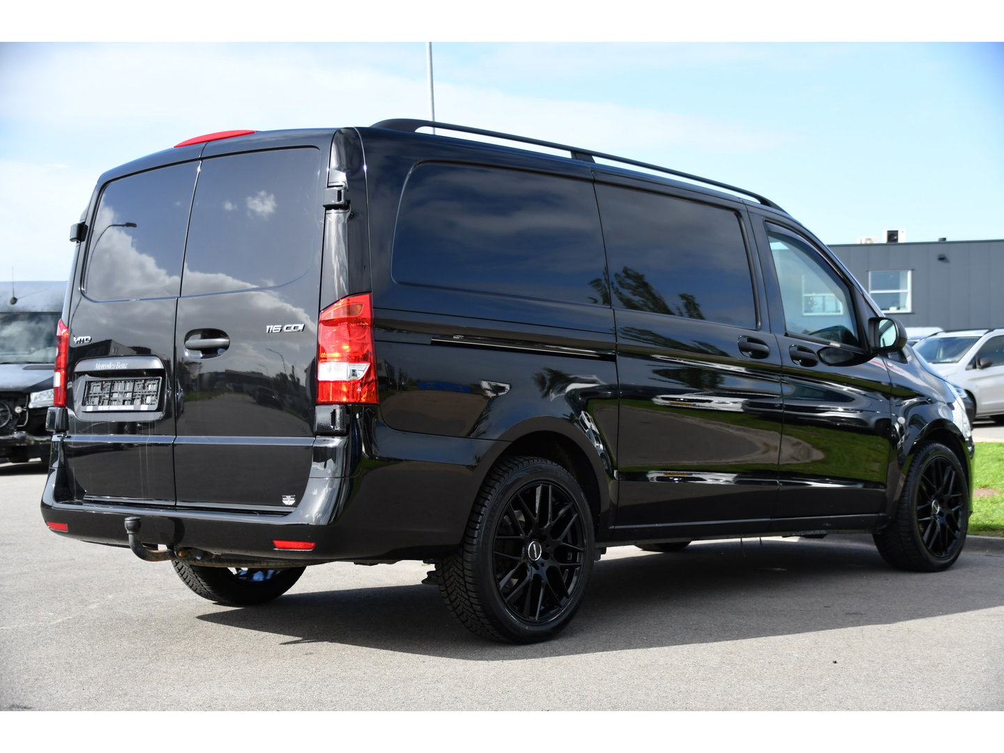 Mercedes-Benz Vito 116 CDI L2 Black Edition Camera, Cruise, Carplay, LED, 164pk, Stoelverwarming, Standkachel, Automaat, Multimedia, Uniek!