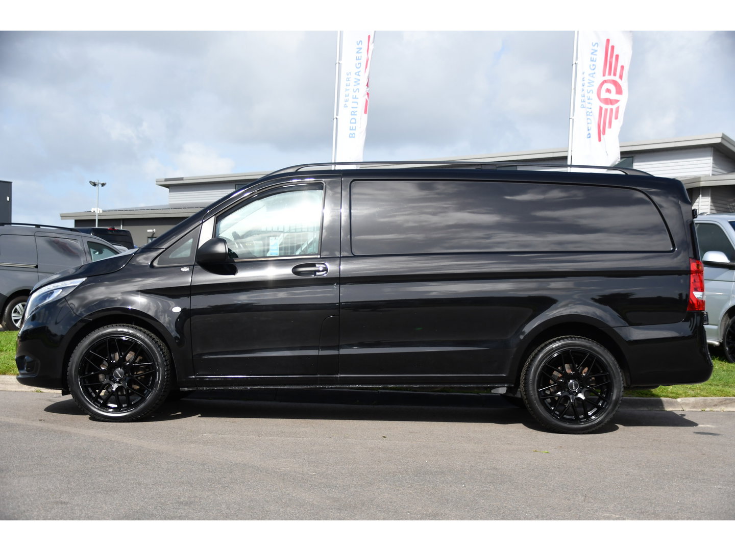Mercedes-Benz Vito 116 CDI L2 Black Edition Camera, Cruise, Carplay, LED, 164pk, Stoelverwarming, Standkachel, Automaat, Multimedia, Uniek!