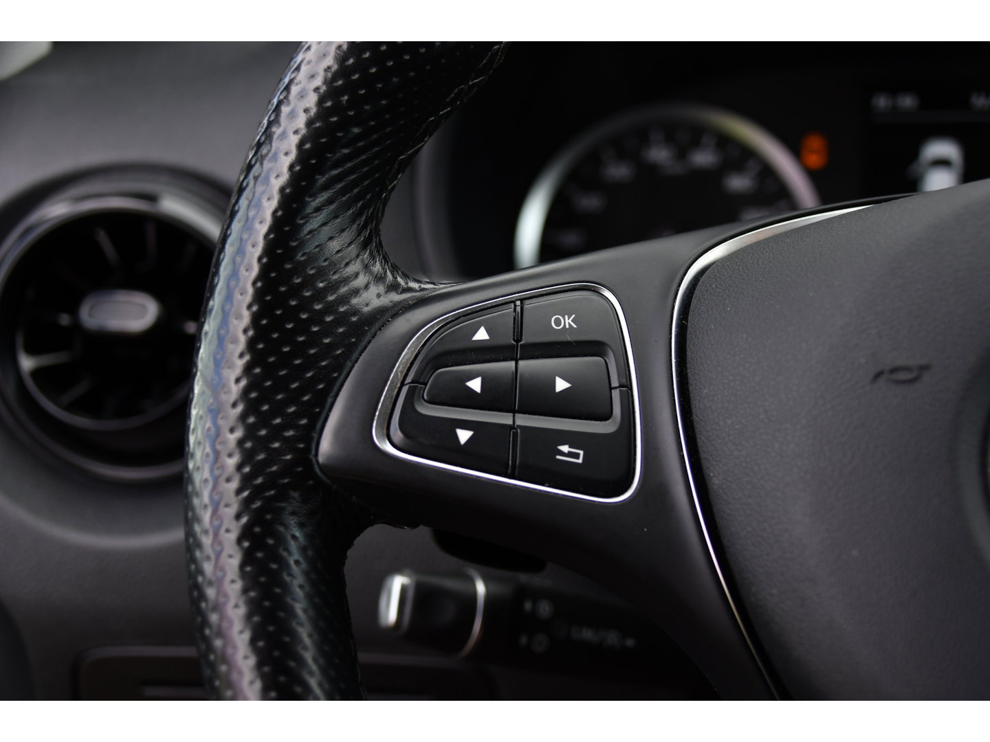 Mercedes-Benz Vito 116 CDI L2 Black Edition Camera, Cruise, Carplay, LED, 164pk, Stoelverwarming, Standkachel, Automaat, Multimedia, Uniek!