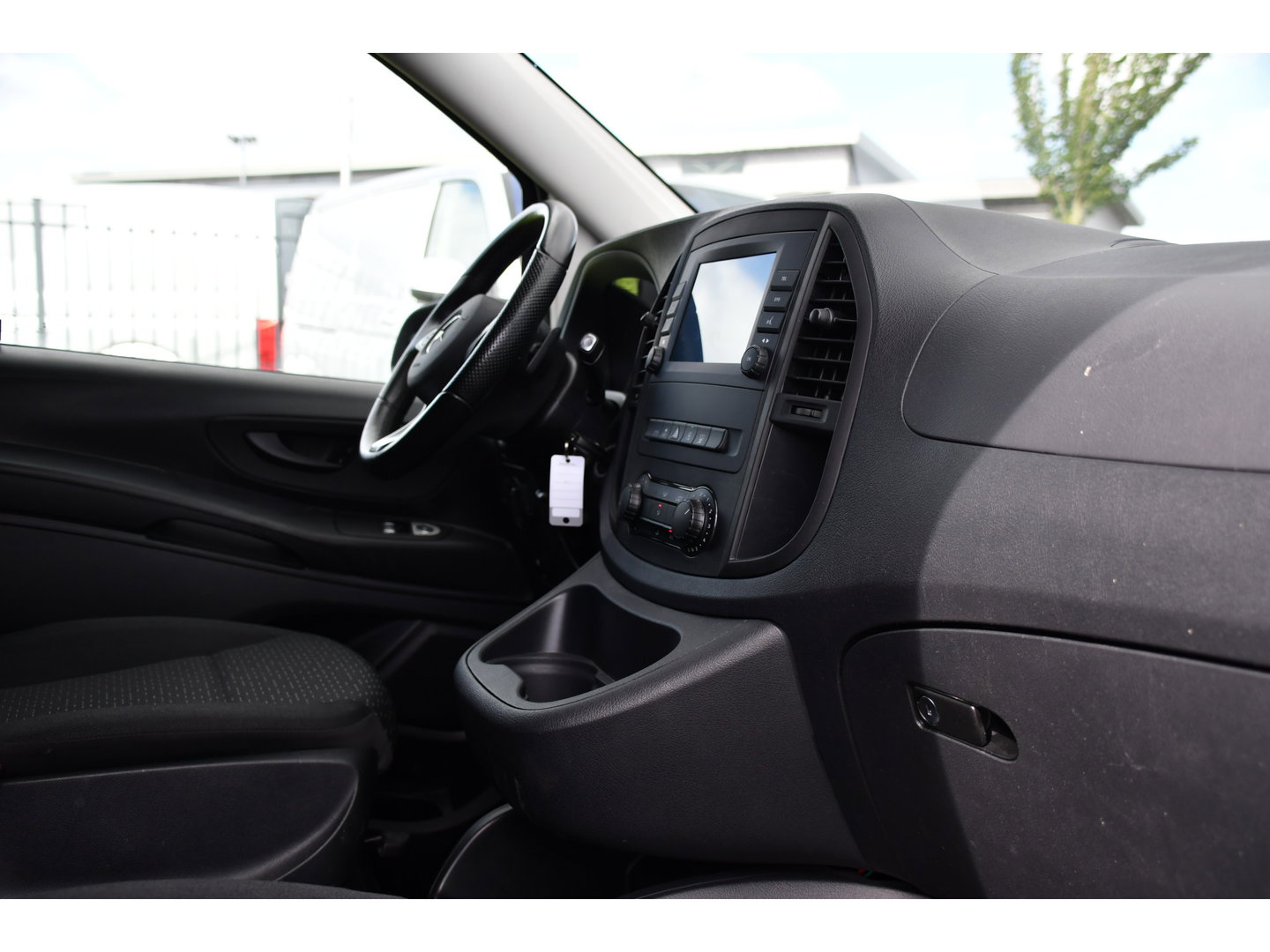 Mercedes-Benz Vito 116 CDI L2 Black Edition Camera, Cruise, Carplay, LED, 164pk, Stoelverwarming, Standkachel, Automaat, Multimedia, Uniek!