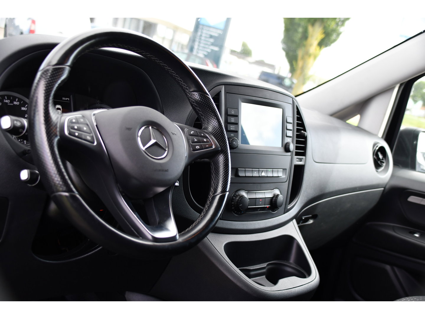 Mercedes-Benz Vito 116 CDI L2 Black Edition Camera, Cruise, Carplay, LED, 164pk, Stoelverwarming, Standkachel, Automaat, Multimedia, Uniek!