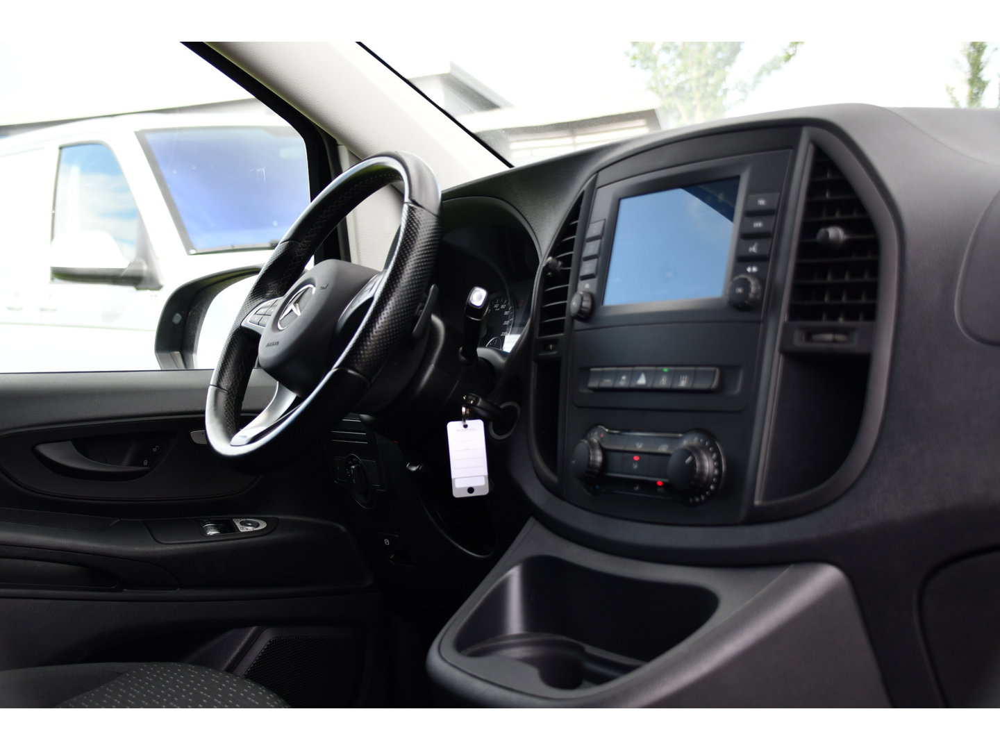 Mercedes-Benz Vito 116 CDI L2 Black Edition Camera, Cruise, Carplay, LED, 164pk, Stoelverwarming, Standkachel, Automaat, Multimedia, Uniek!