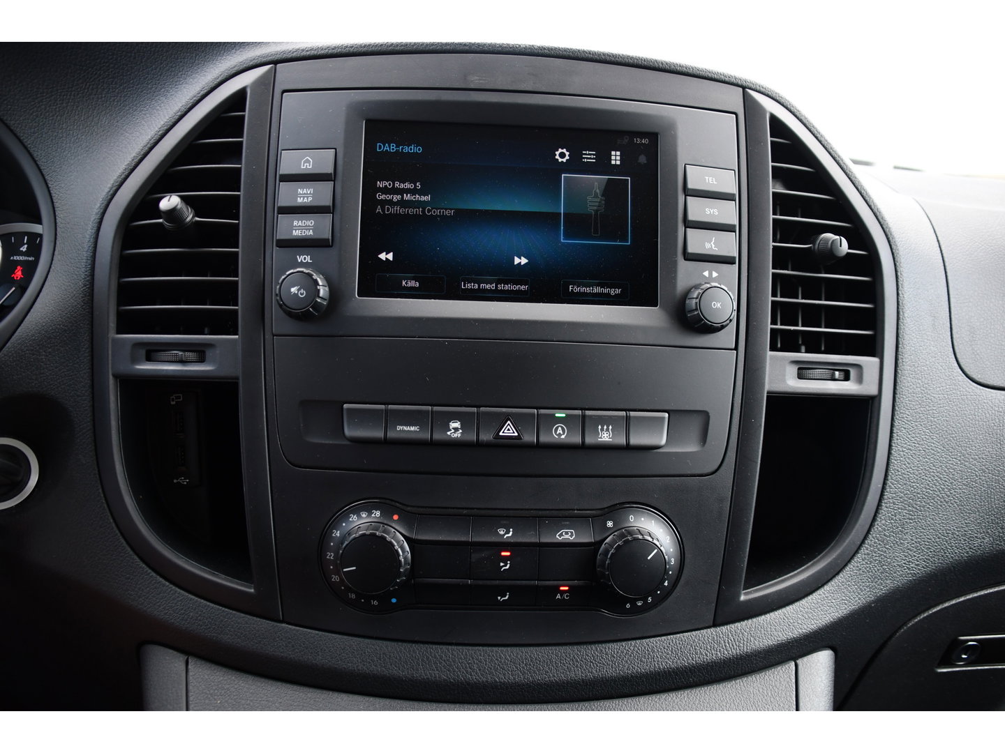 Mercedes-Benz Vito 116 CDI L2 Black Edition Camera, Cruise, Carplay, LED, 164pk, Stoelverwarming, Standkachel, Automaat, Multimedia, Uniek!